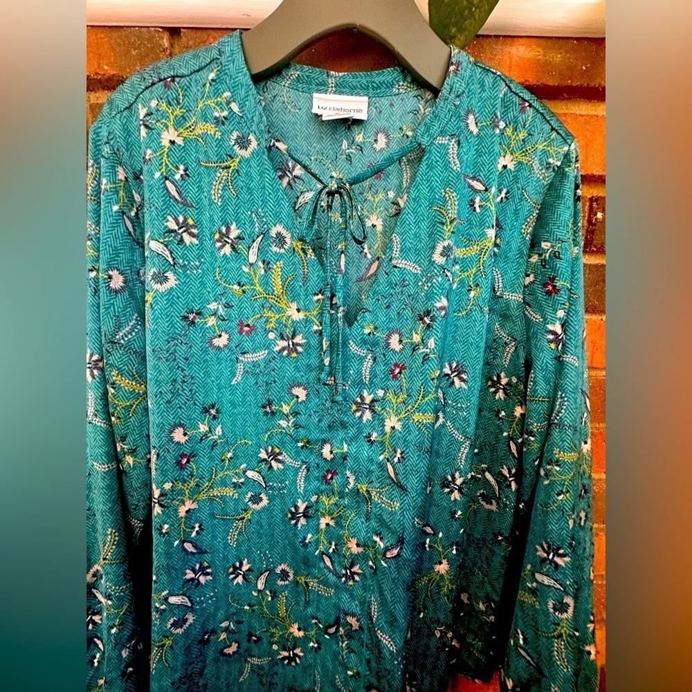 🛍️ Liz Claiborne gorgeous blouse.great condition.
